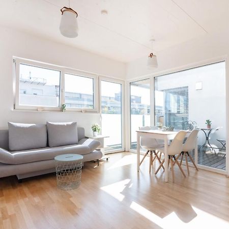 Helles, Neues Dg Apartment Mit Blick Zum Donauturm فيينا المظهر الخارجي الصورة