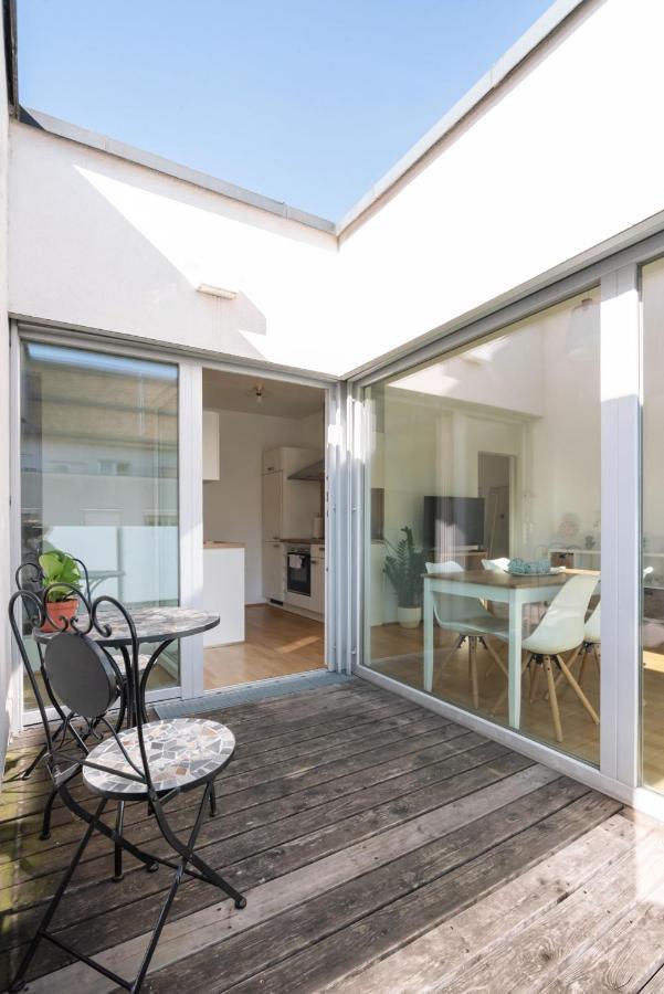 Helles, Neues Dg Apartment Mit Blick Zum Donauturm فيينا المظهر الخارجي الصورة