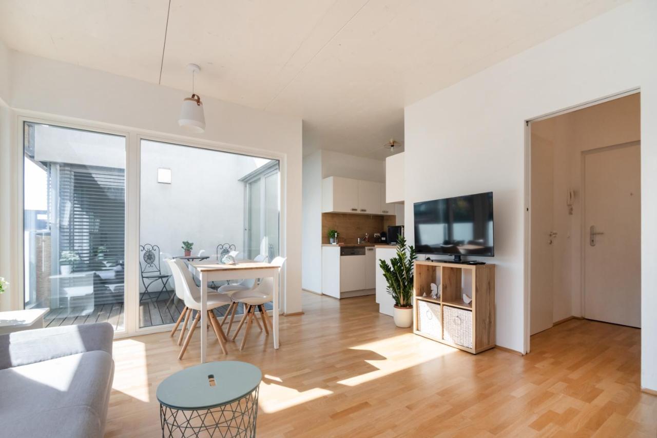 Helles, Neues Dg Apartment Mit Blick Zum Donauturm فيينا المظهر الخارجي الصورة