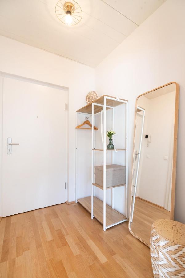 Helles, Neues Dg Apartment Mit Blick Zum Donauturm فيينا المظهر الخارجي الصورة