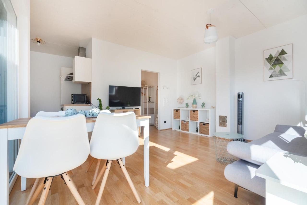 Helles, Neues Dg Apartment Mit Blick Zum Donauturm فيينا المظهر الخارجي الصورة