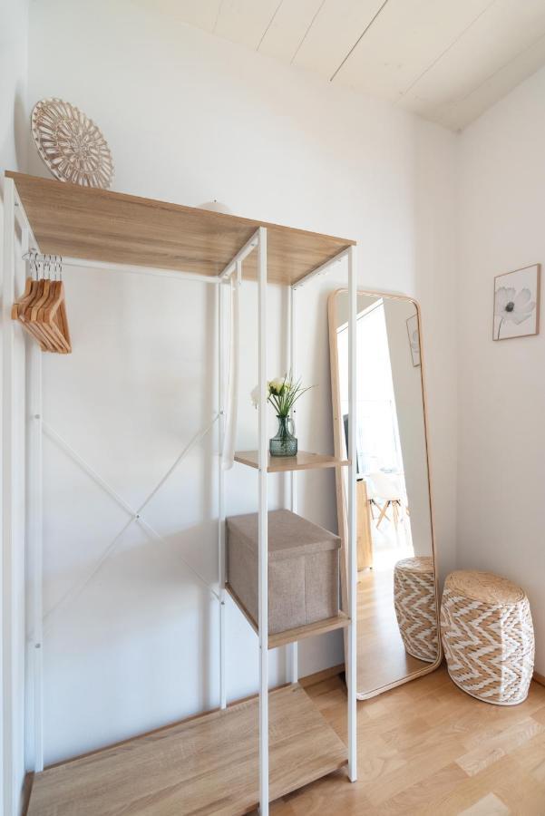 Helles, Neues Dg Apartment Mit Blick Zum Donauturm فيينا المظهر الخارجي الصورة