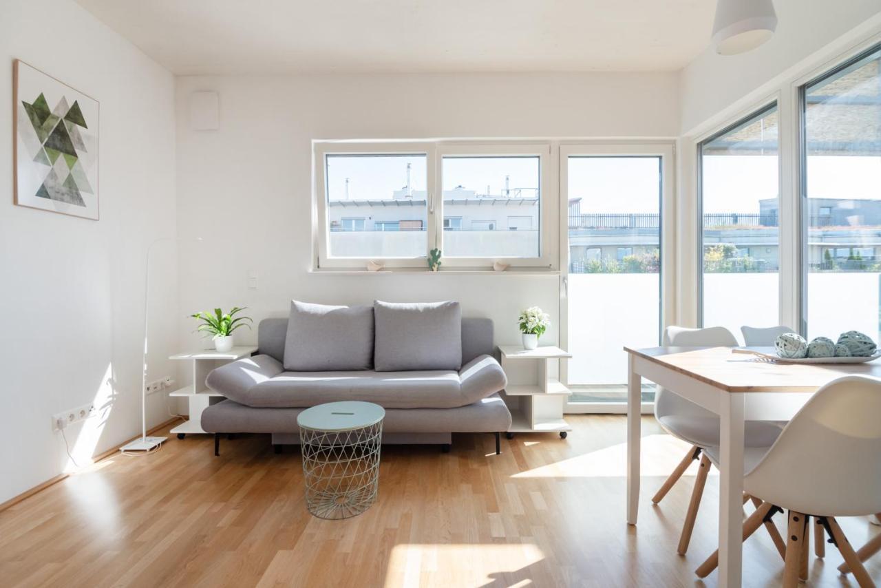 Helles, Neues Dg Apartment Mit Blick Zum Donauturm فيينا المظهر الخارجي الصورة
