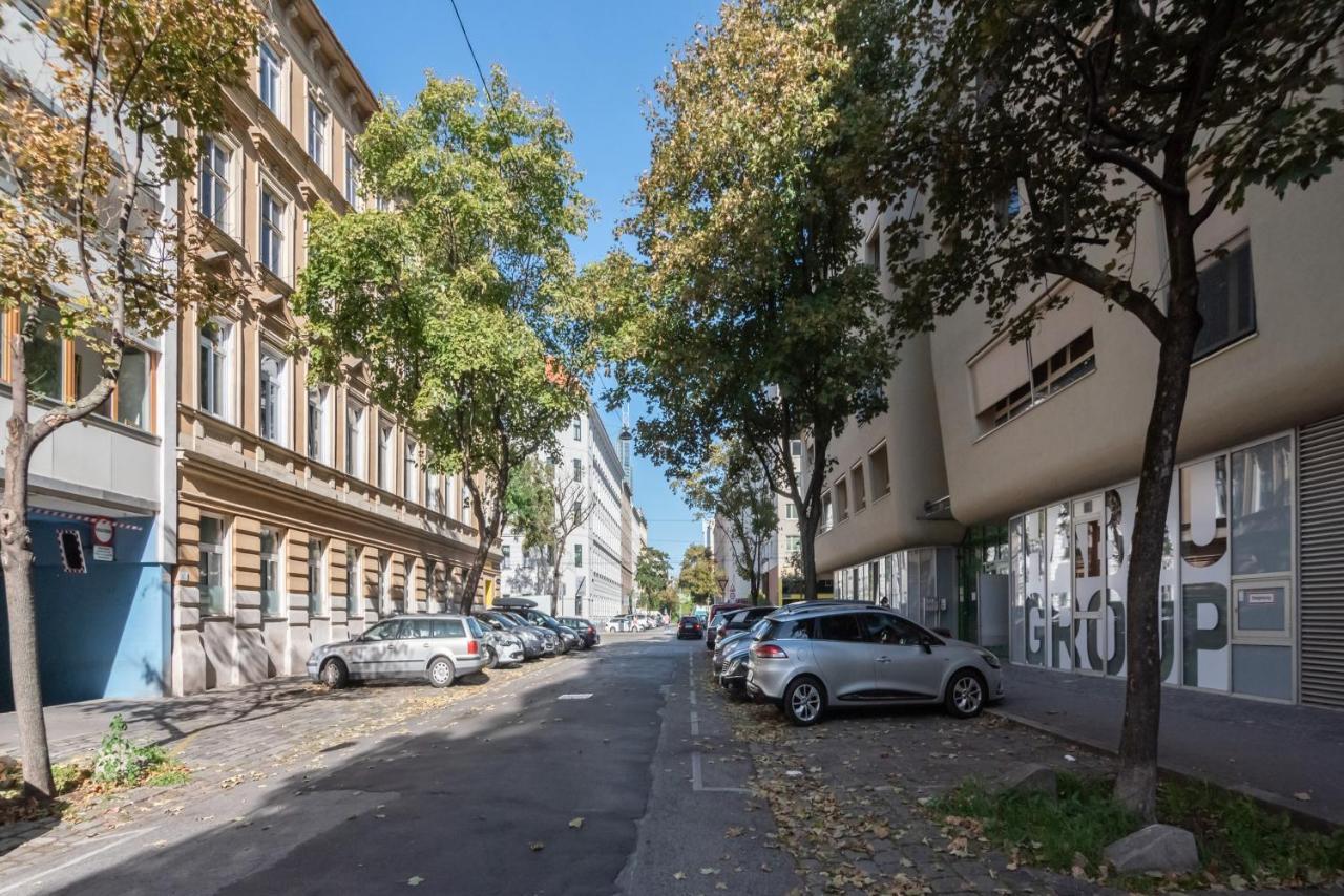 Helles, Neues Dg Apartment Mit Blick Zum Donauturm فيينا المظهر الخارجي الصورة