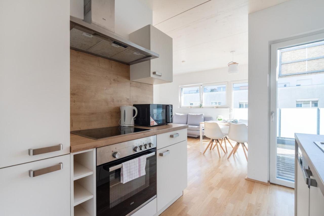 Helles, Neues Dg Apartment Mit Blick Zum Donauturm فيينا المظهر الخارجي الصورة
