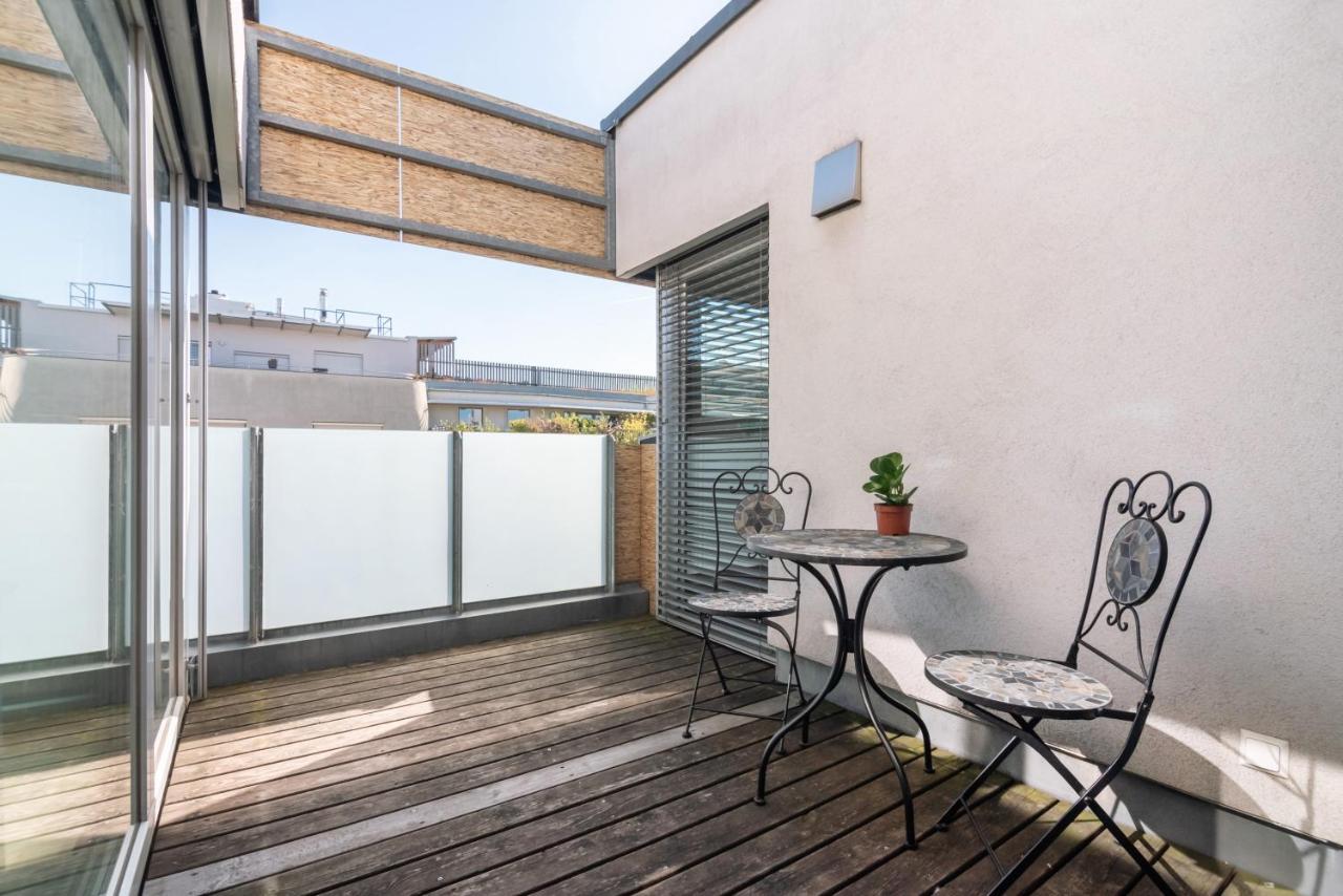 Helles, Neues Dg Apartment Mit Blick Zum Donauturm فيينا المظهر الخارجي الصورة
