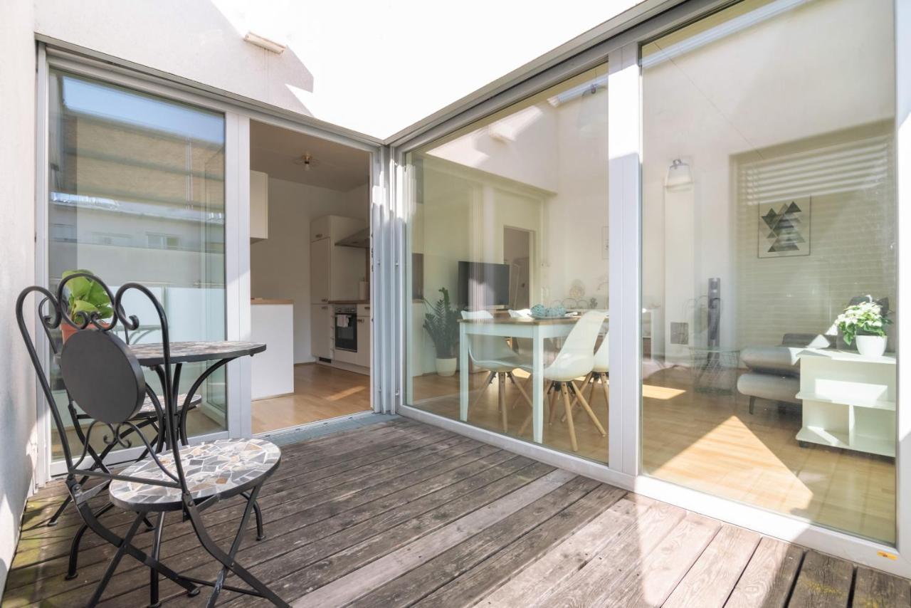 Helles, Neues Dg Apartment Mit Blick Zum Donauturm فيينا المظهر الخارجي الصورة